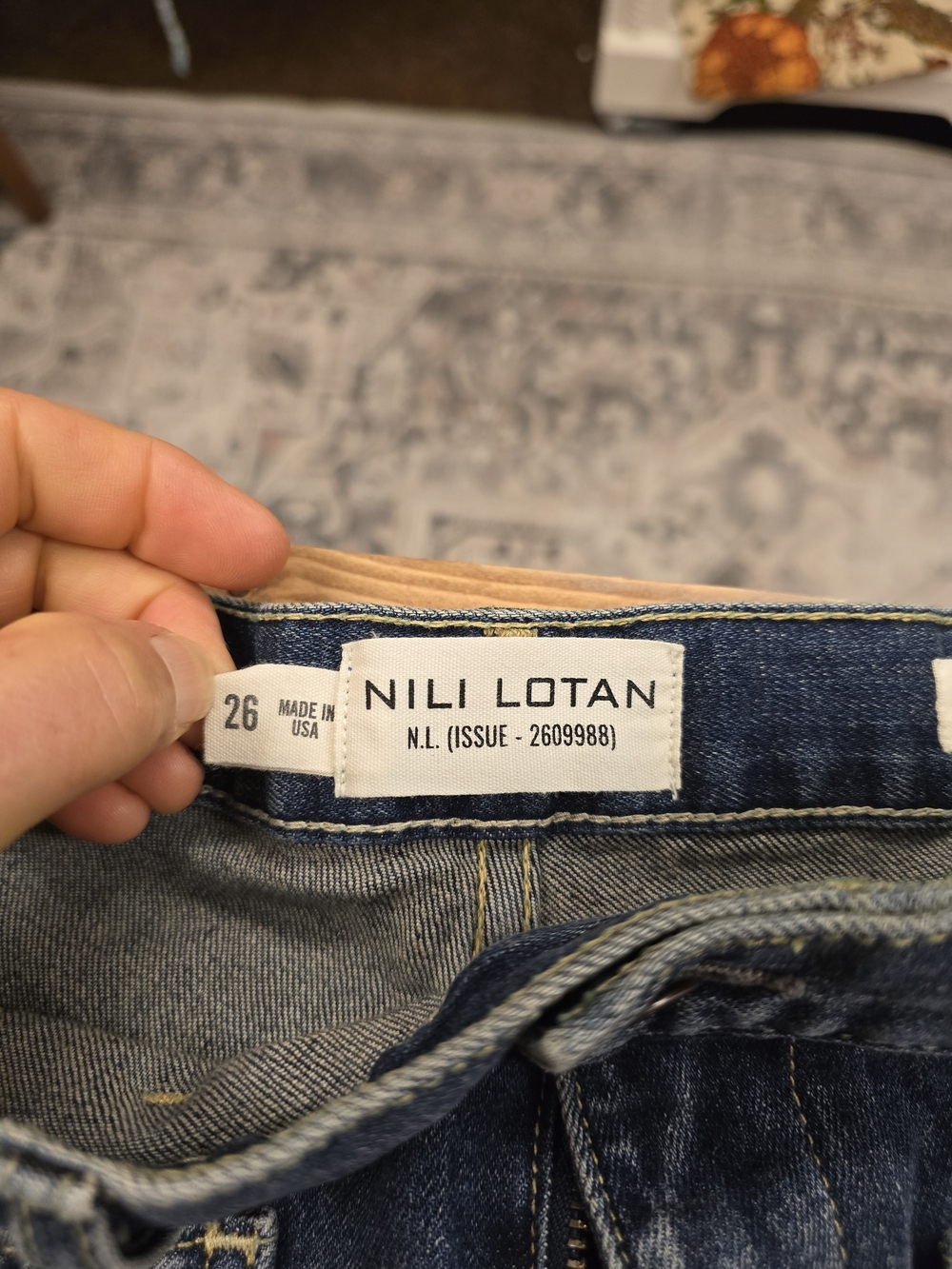 Nili Lotan's relaxed straight-leg or boyfriend-style jeans - Picture 3 of 5